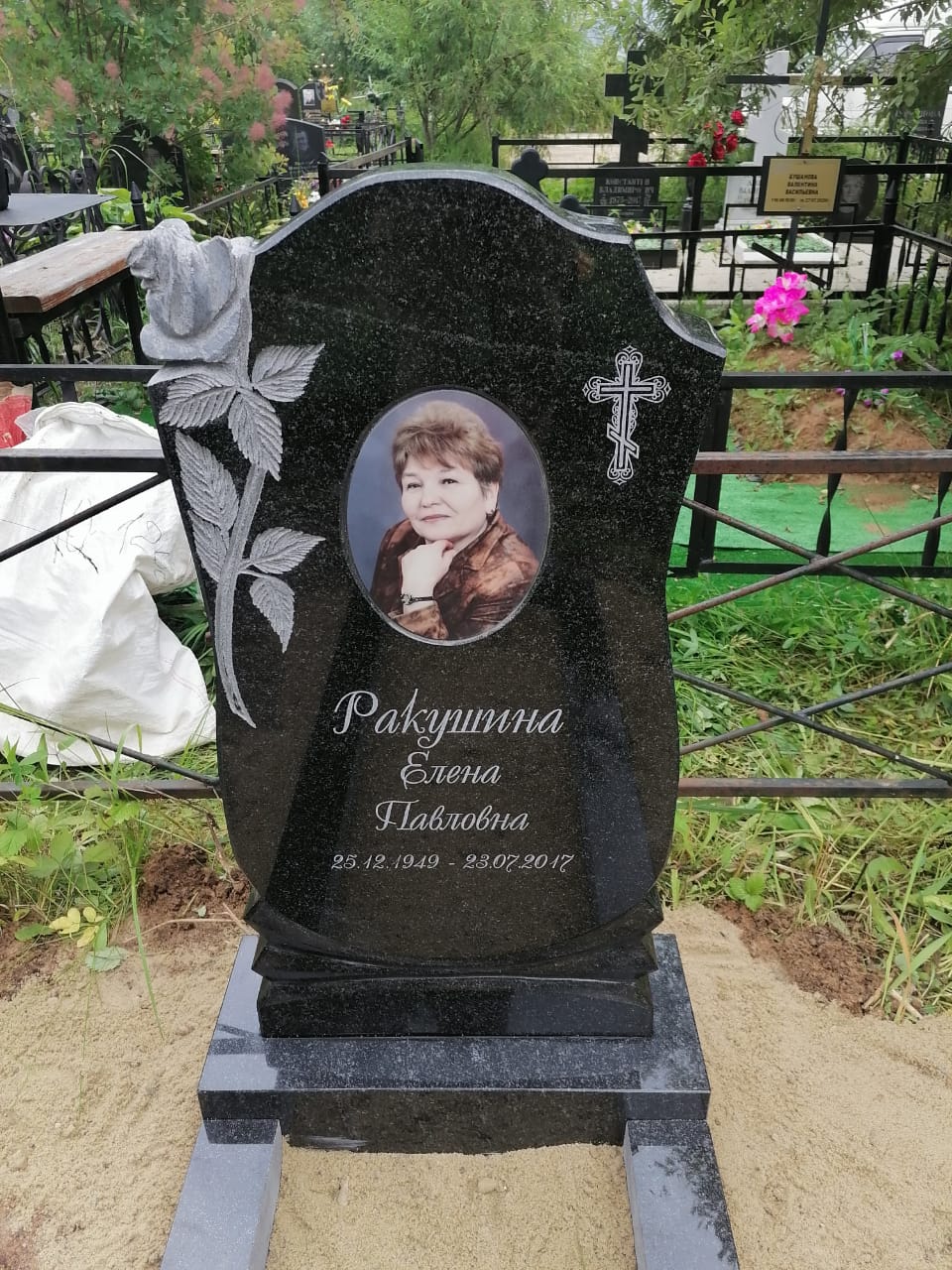 Гравировка креста на памятник 93009
