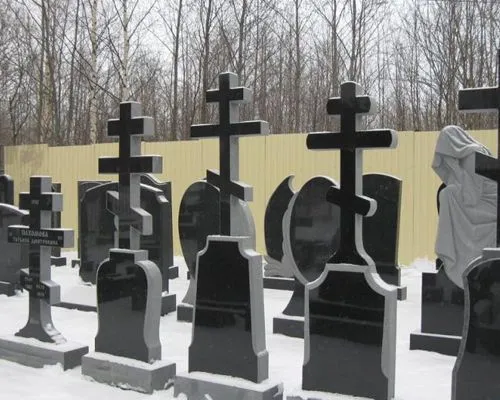 Крест гранитный на могиле православного