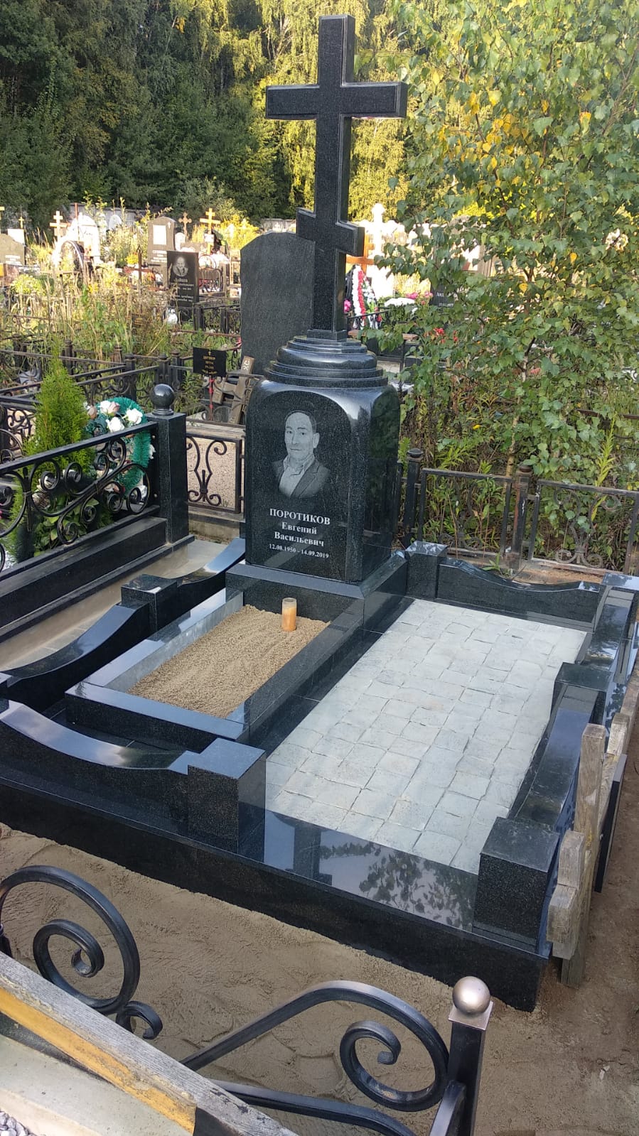 Цоколь на могилу 22139 элитный