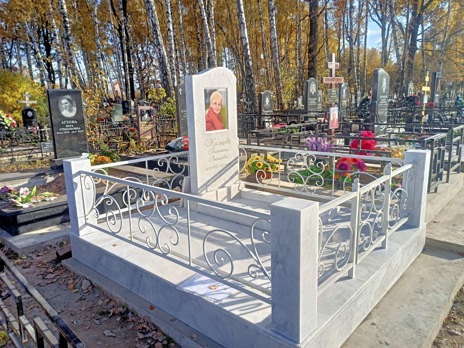 Цоколь с оградой на могилу 22161