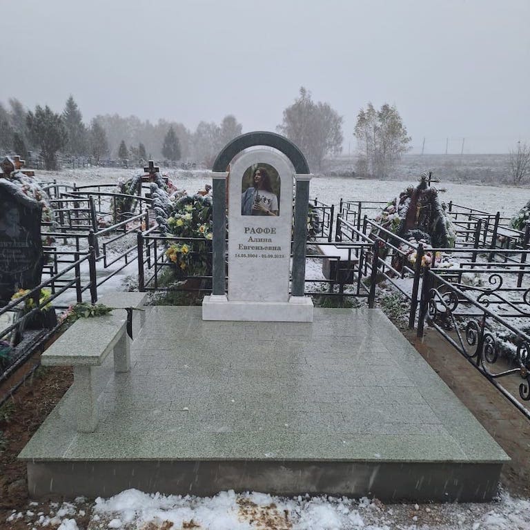 гранитная белая плитка на могилу