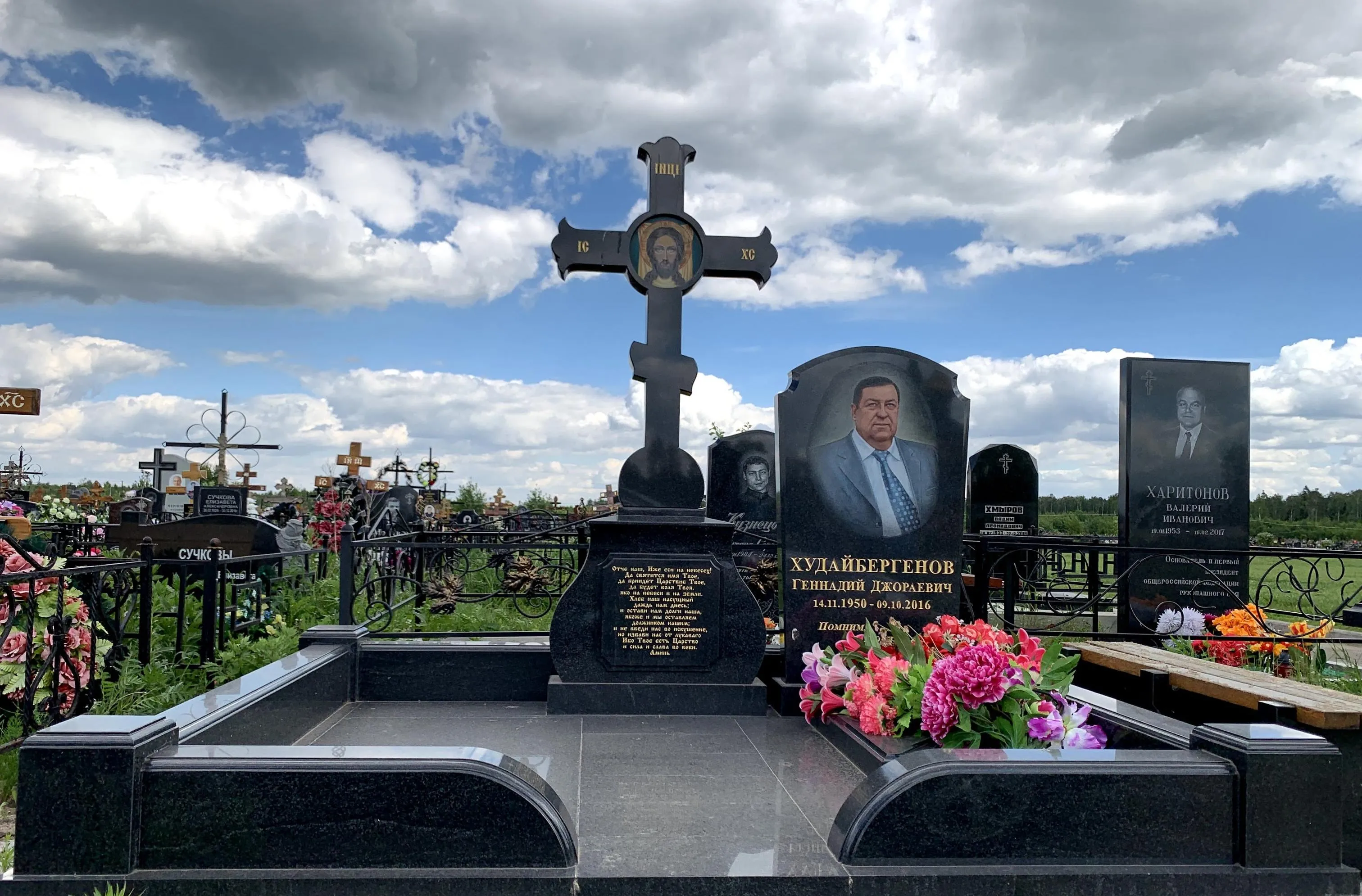Крест 120х60 см из гранита Габбро