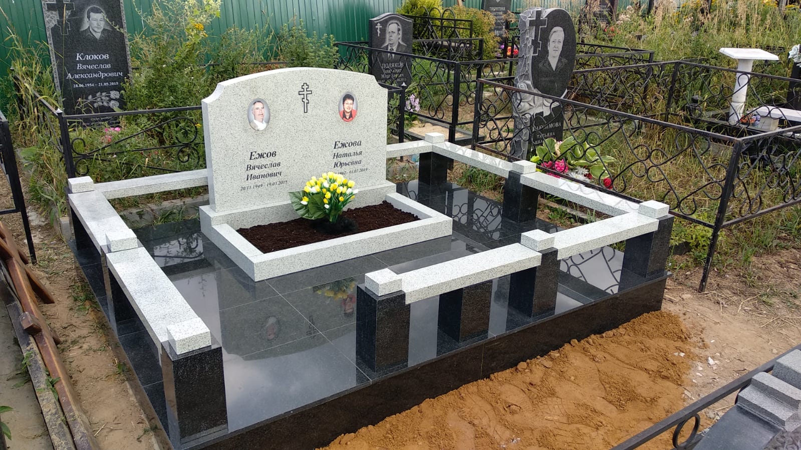 Цоколь комбинированный на могилу 22141