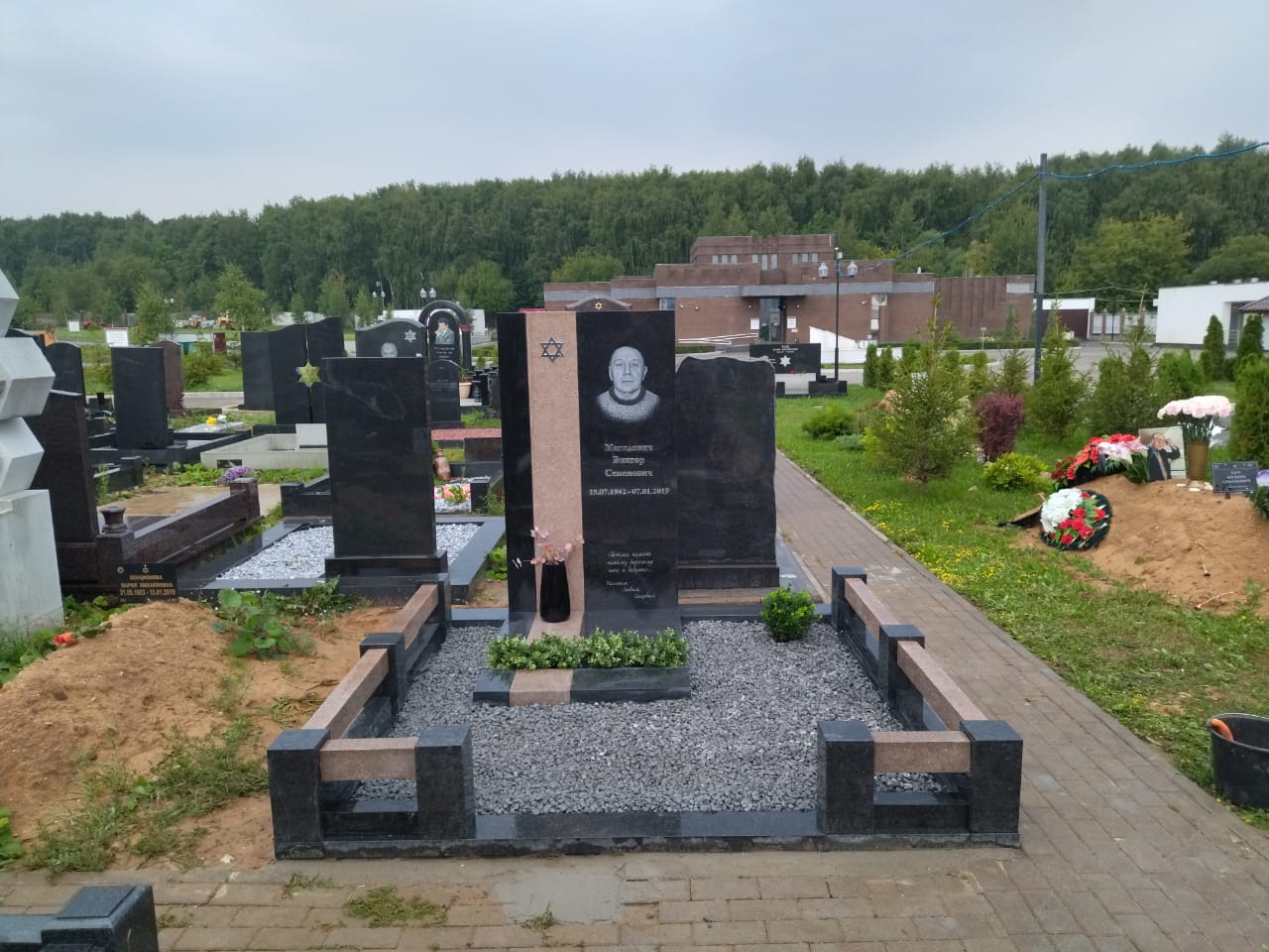 Цоколь на могилу составной 22140