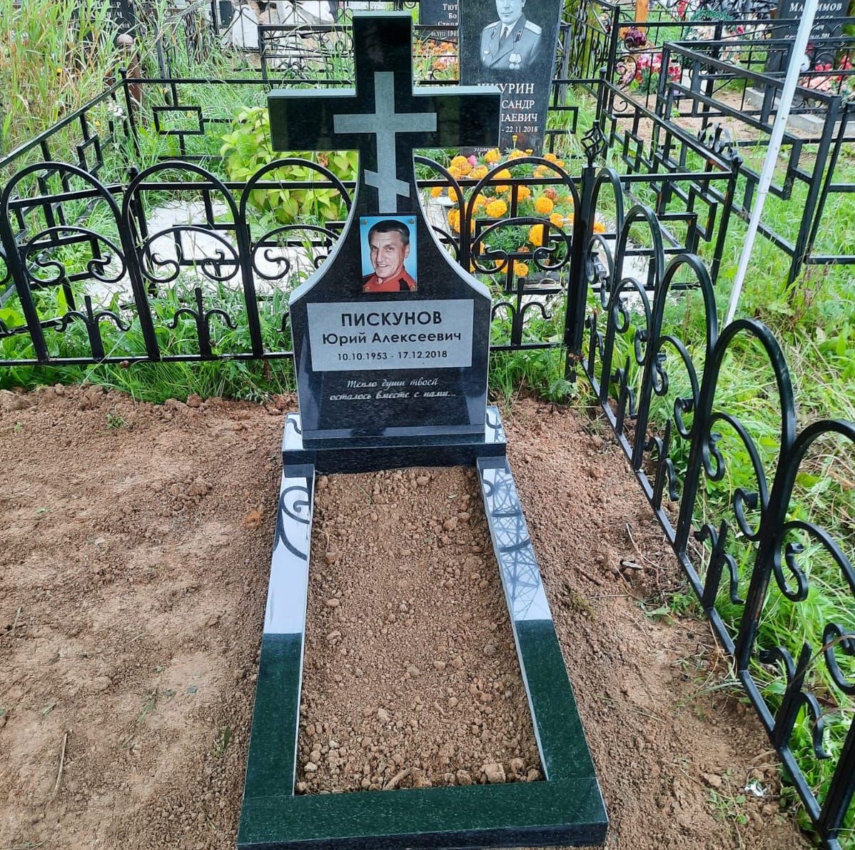 Стекло на памятник овальное 92204