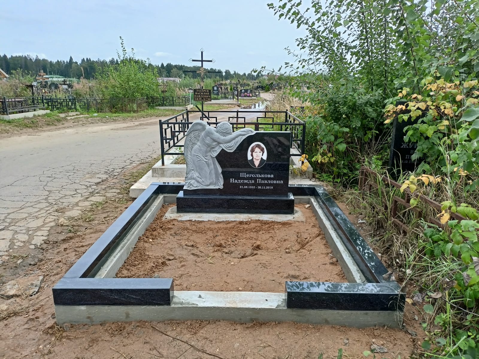Цоколь на могилу недорогой 22103
