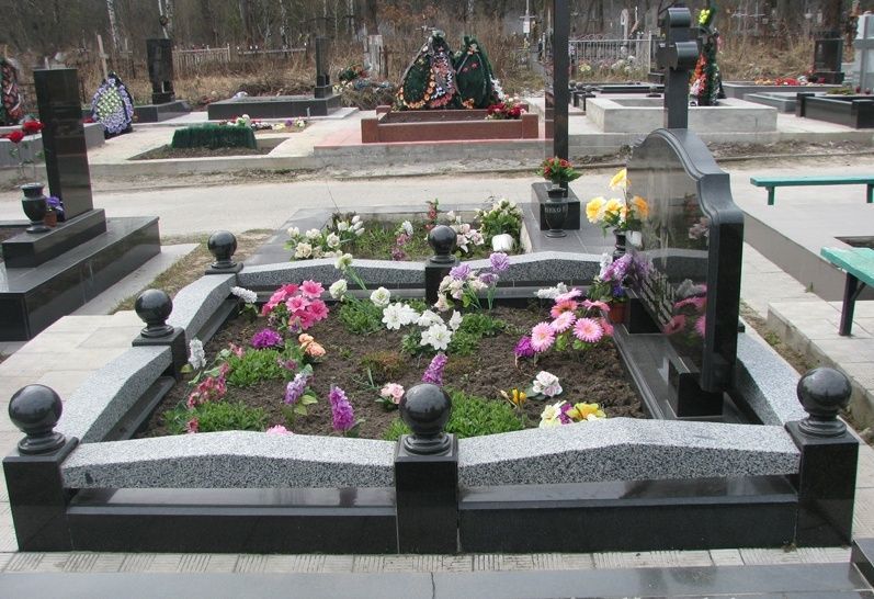 Серый цоколь на могилу 22144