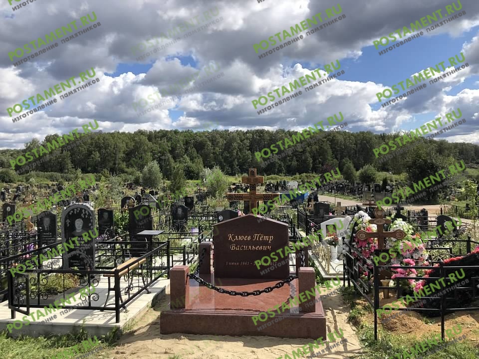 Памятник на кладбище