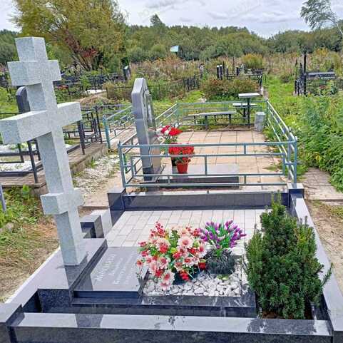 Цветник 81005 из гранита с накладкой