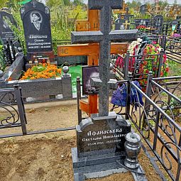 Памятник с подставками под вазы 81032