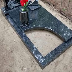 Ваза из гранита 41026