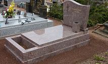 Памятники из Индийского камня