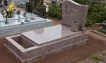 Памятники из Индийского камня
