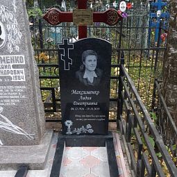 Свеча с розами на памятник
