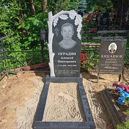 памятник в виде дуба на могилу