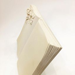 Книга на памятник из белого мрамора