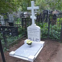 Цветочница на могилу с кубиками