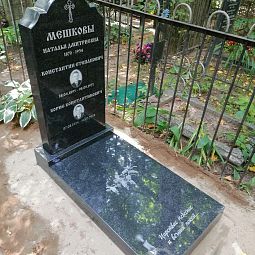 Горящая свечка на памятник