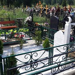Кованая ограда на кладбище