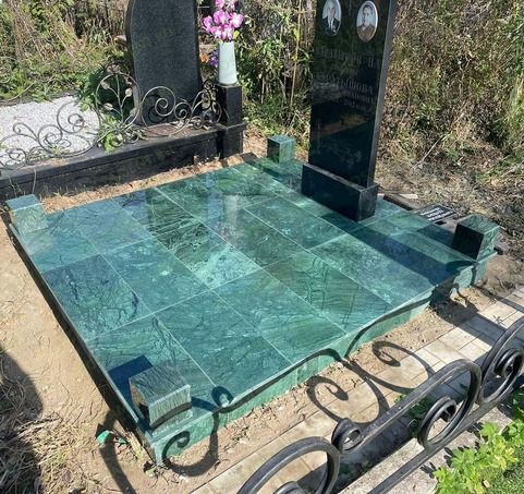 Плитка из мрамора Верде Гватемала на могилу