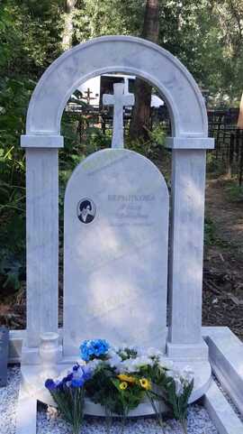 Памятник 18412 из мрамора Коелга
