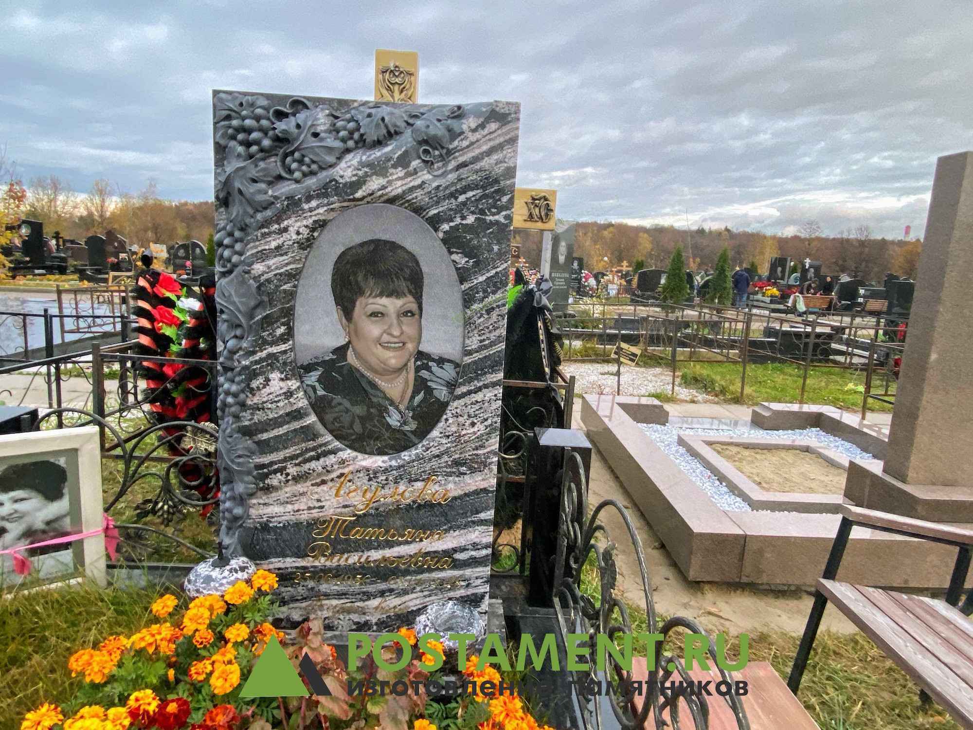 Цветной портрет в нише