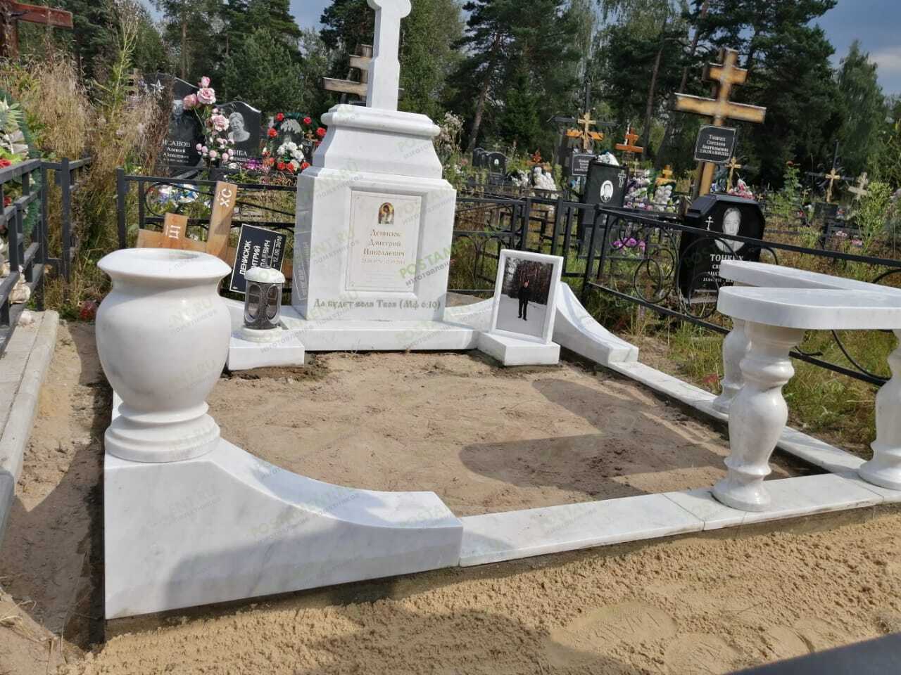 Цоколь из мрамора