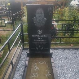 Свеча с руками на памятник