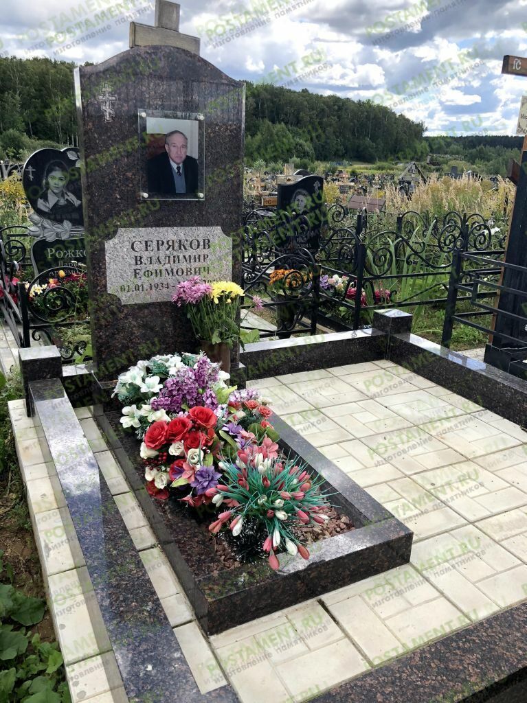 Памятник со стеклом и ФИО обратный пескоструй