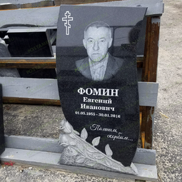 Памятник с розами из гранита