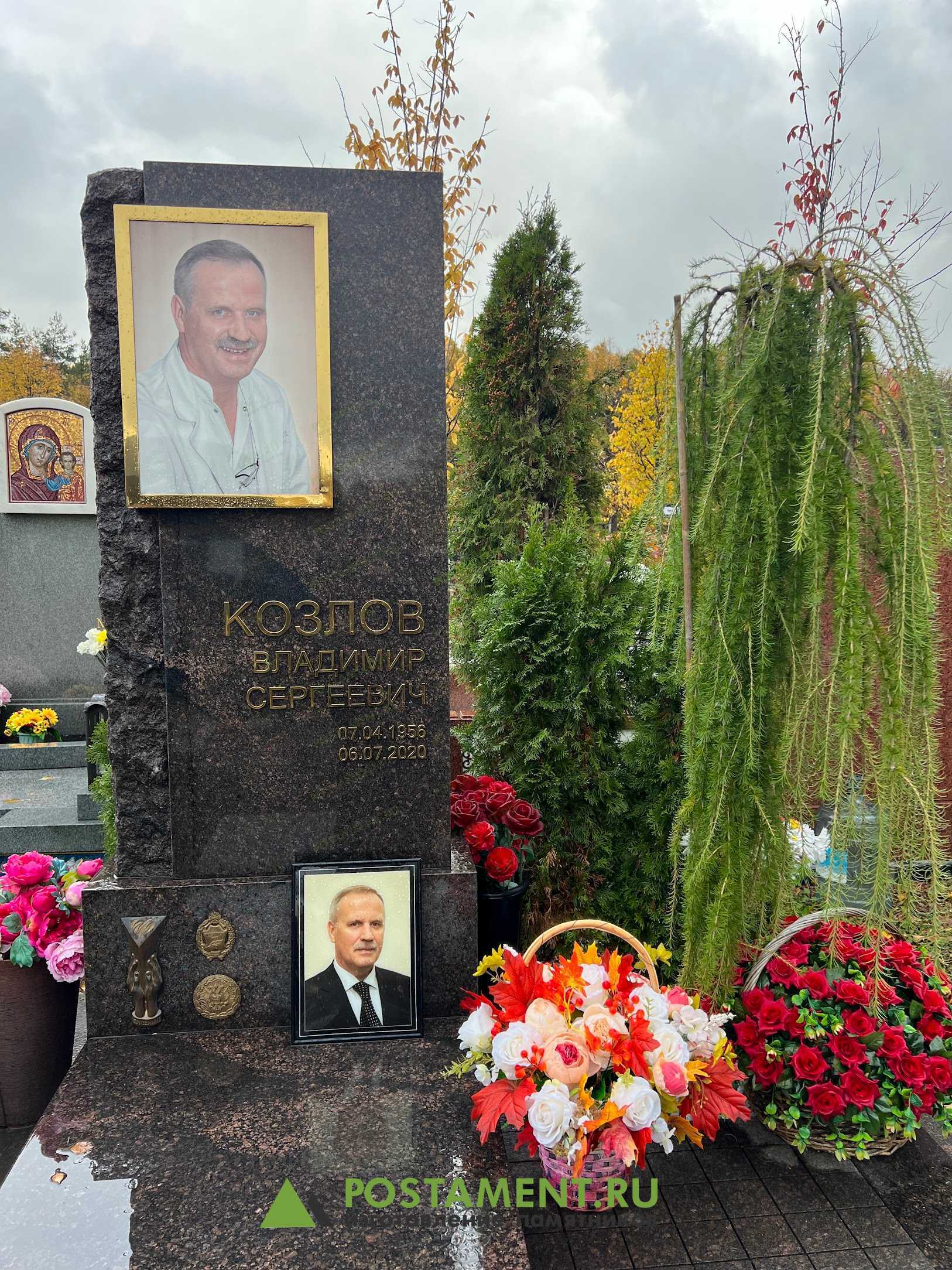 Портрет в латунной рамке