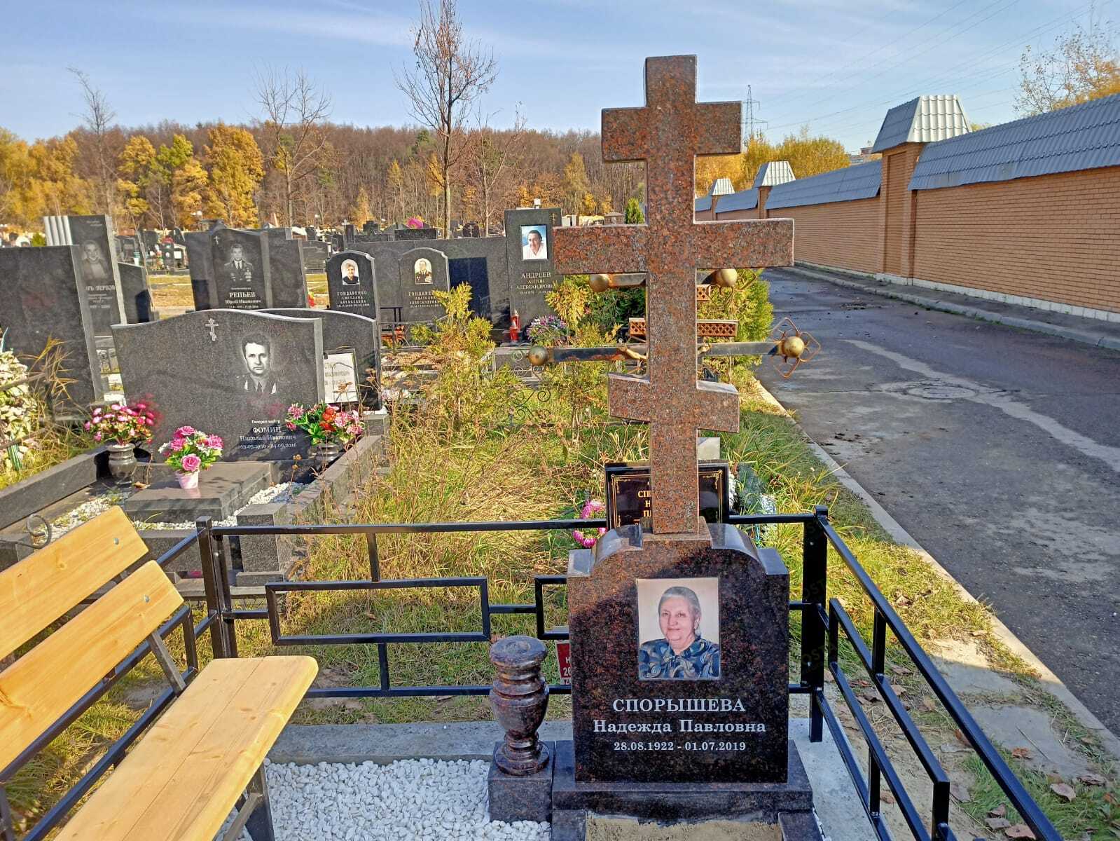 Памятник с крестом из Дымовского гранита