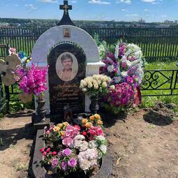 Памятник аркой с пилястрами на могилу
