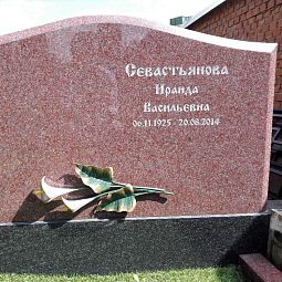 Калла из бронза на памятнике