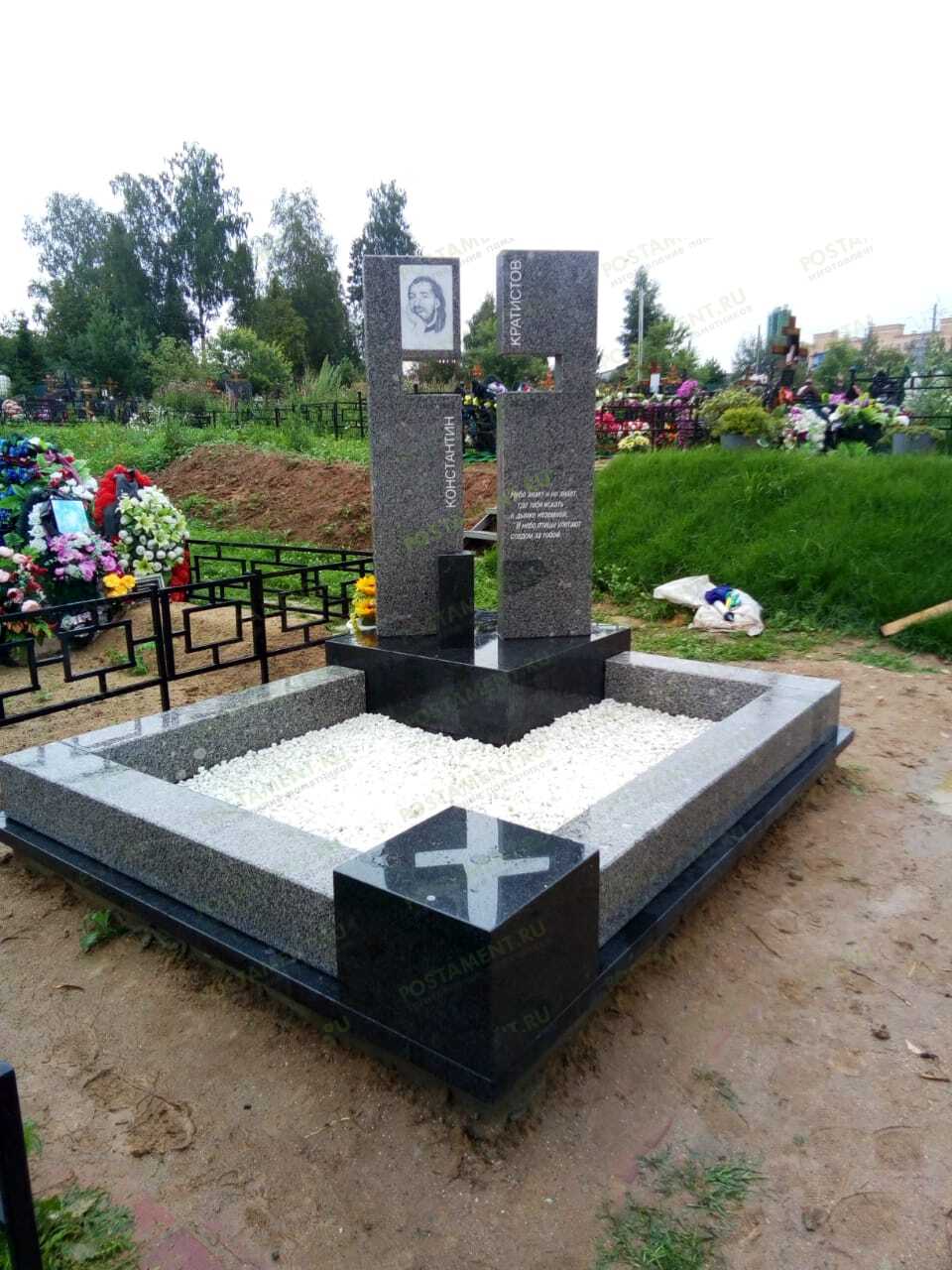 Крест из гранита Возрождение