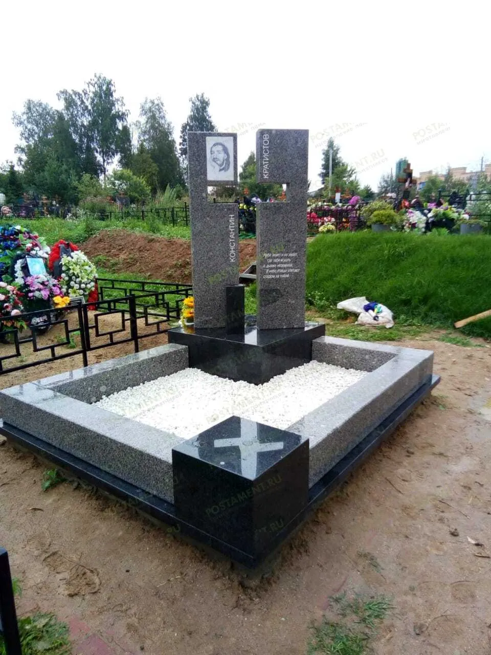 Крест из гранита Возрождение