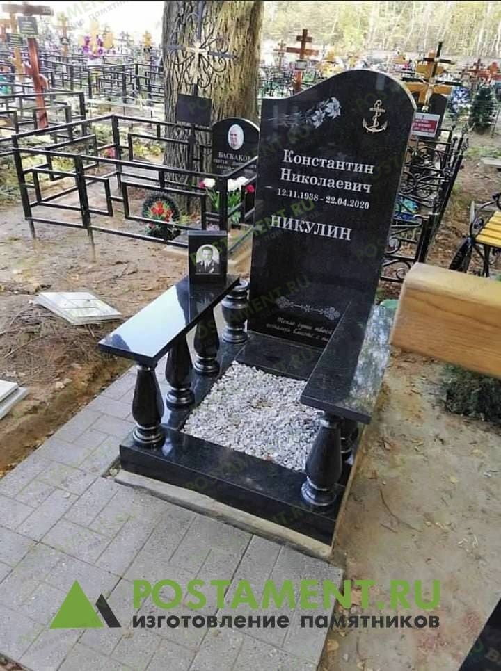 Цветник с балясинами