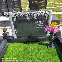 Памятник с березками на двоих