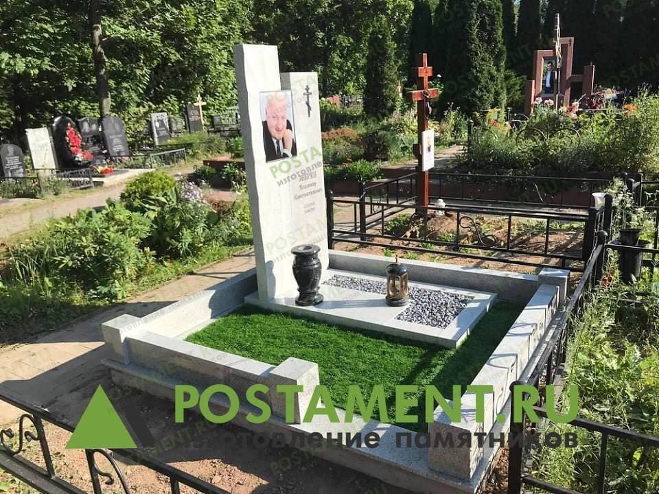 Памятник с цветником на могилу