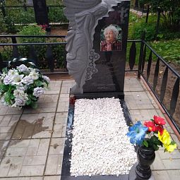Эксклюзивный памятник-ангел с цветами