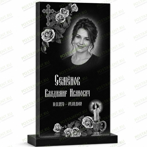 Гравировка памятника с розами, свечой и крестом